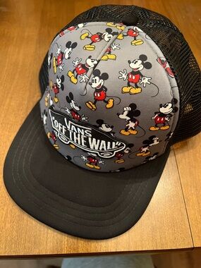 Vans Men’s Black & Grey Mickey Pattern Trucker Hat